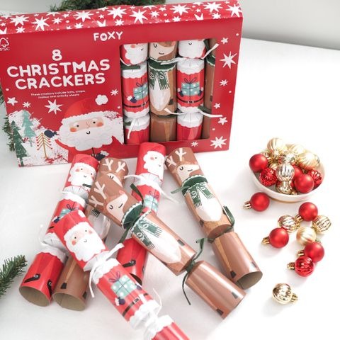 Celebration Crackers Santa & Reindeer Deluxe Crackers - 8 Pack