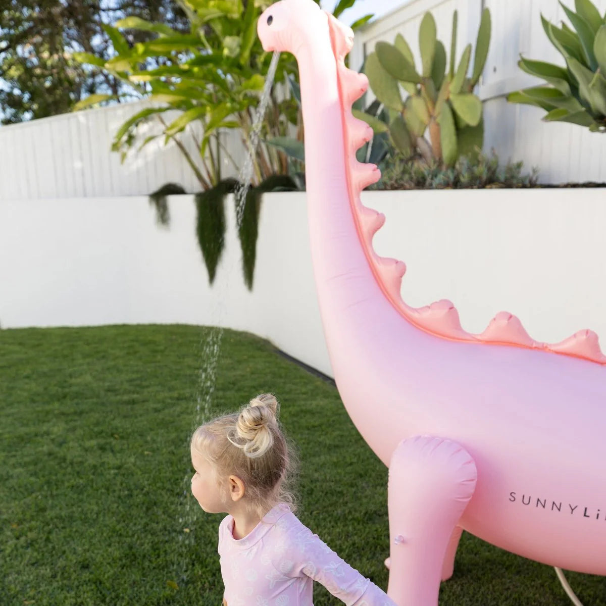 Sunnylife: Dino Giant Sprinkler Pink