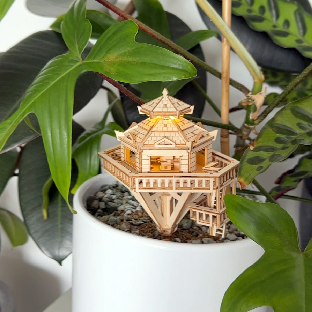 Tiny Treehouses Woodland Outpost - DIY Miniature Kit