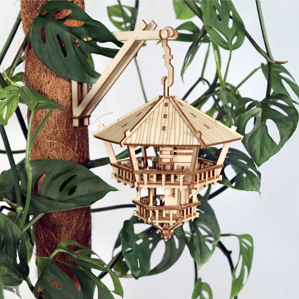 Tiny Treehouses: Treetop Hideaway