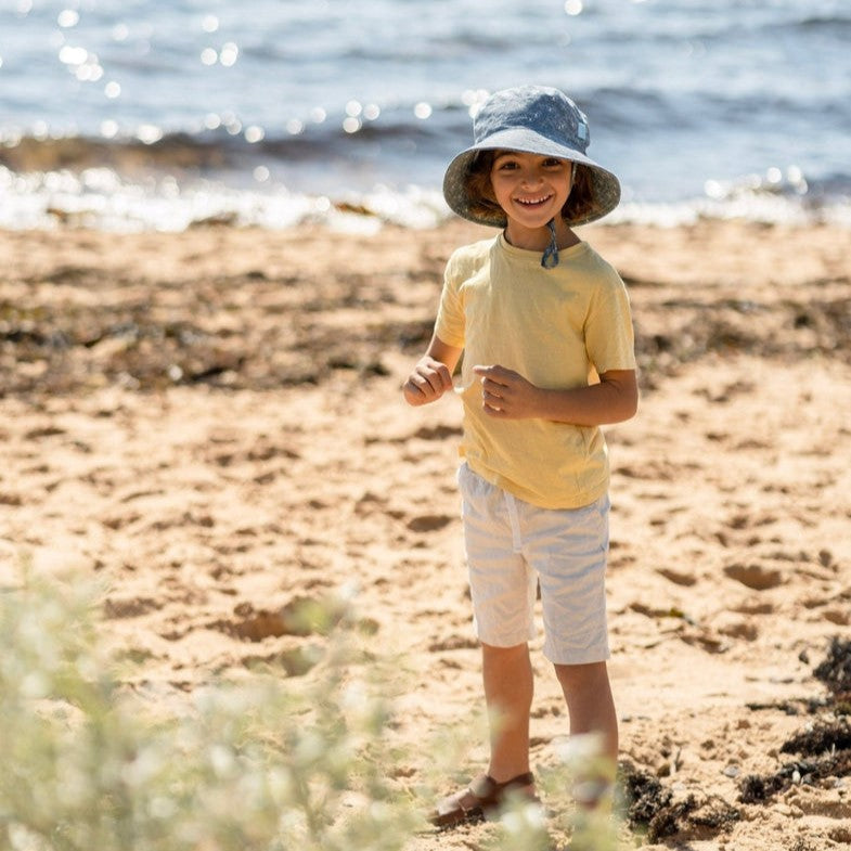 Acorn Kids: Wide Brim Bucket Hat Bulldog Chambray White