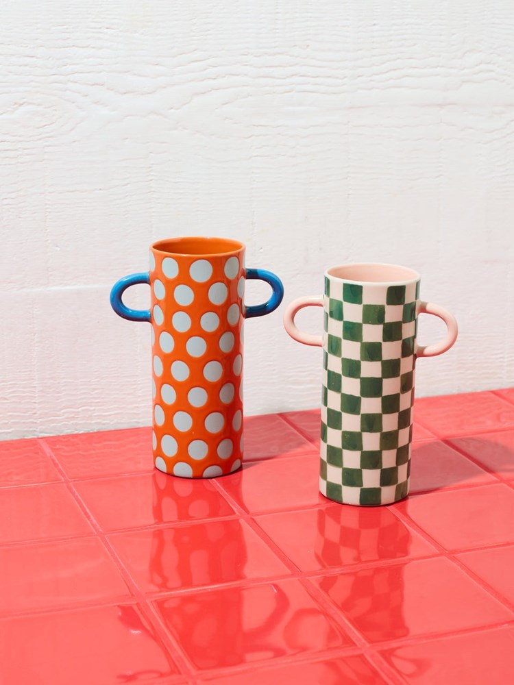 JONES & CO: GRIFFE BLUE RED SPOT BUD VASE