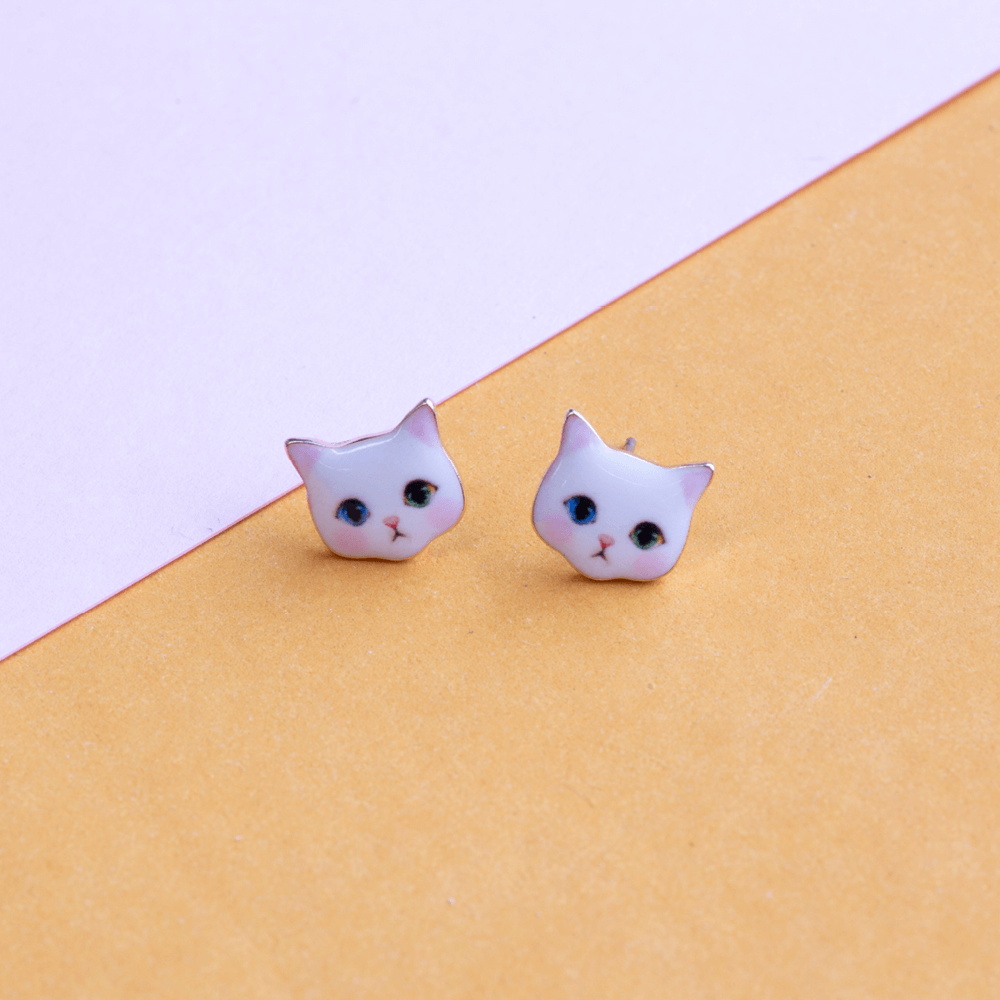 Short Story: Earring Kitten Snow