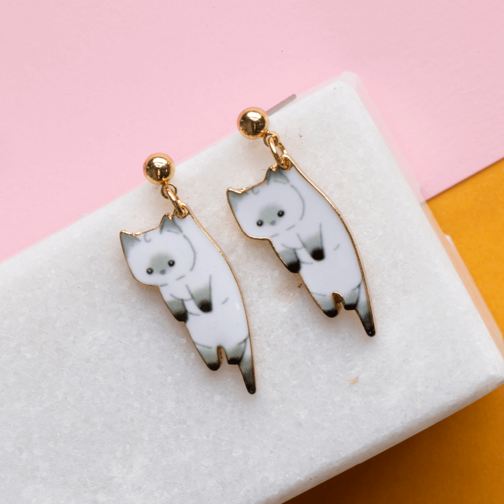Short Story: Drop Earring Cat White