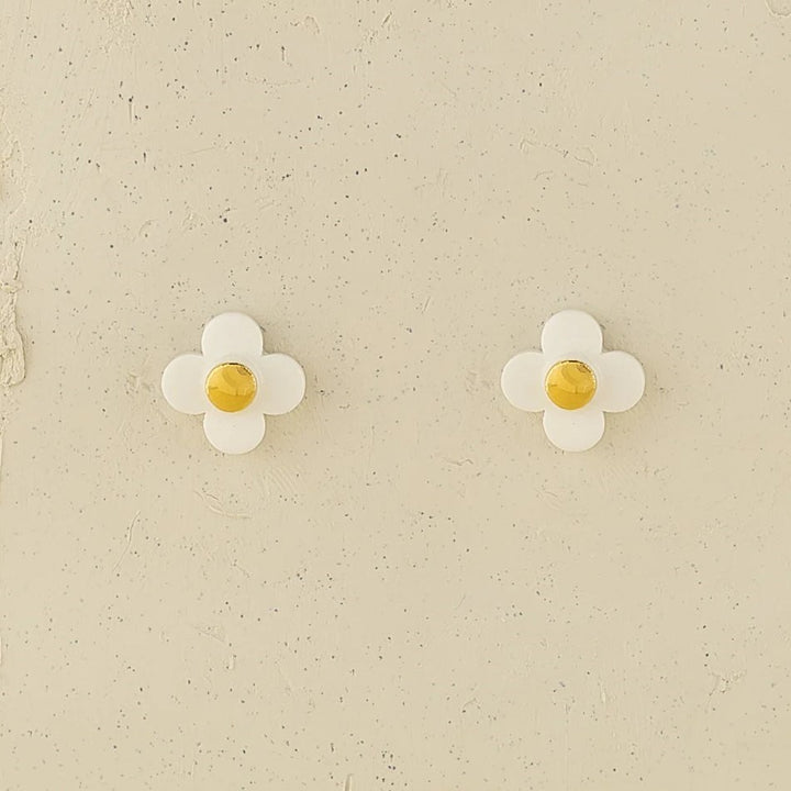 Erin Lightfoot: Earring Flower Studs White