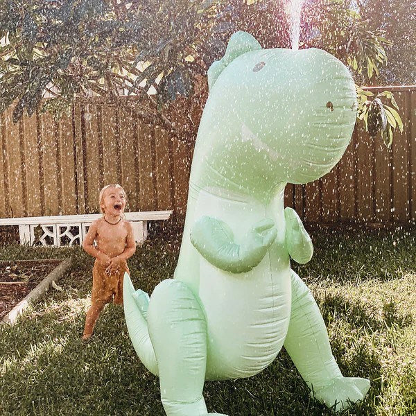 Sunnylife: Inflatable Giant Sprinkler Surfing Dino